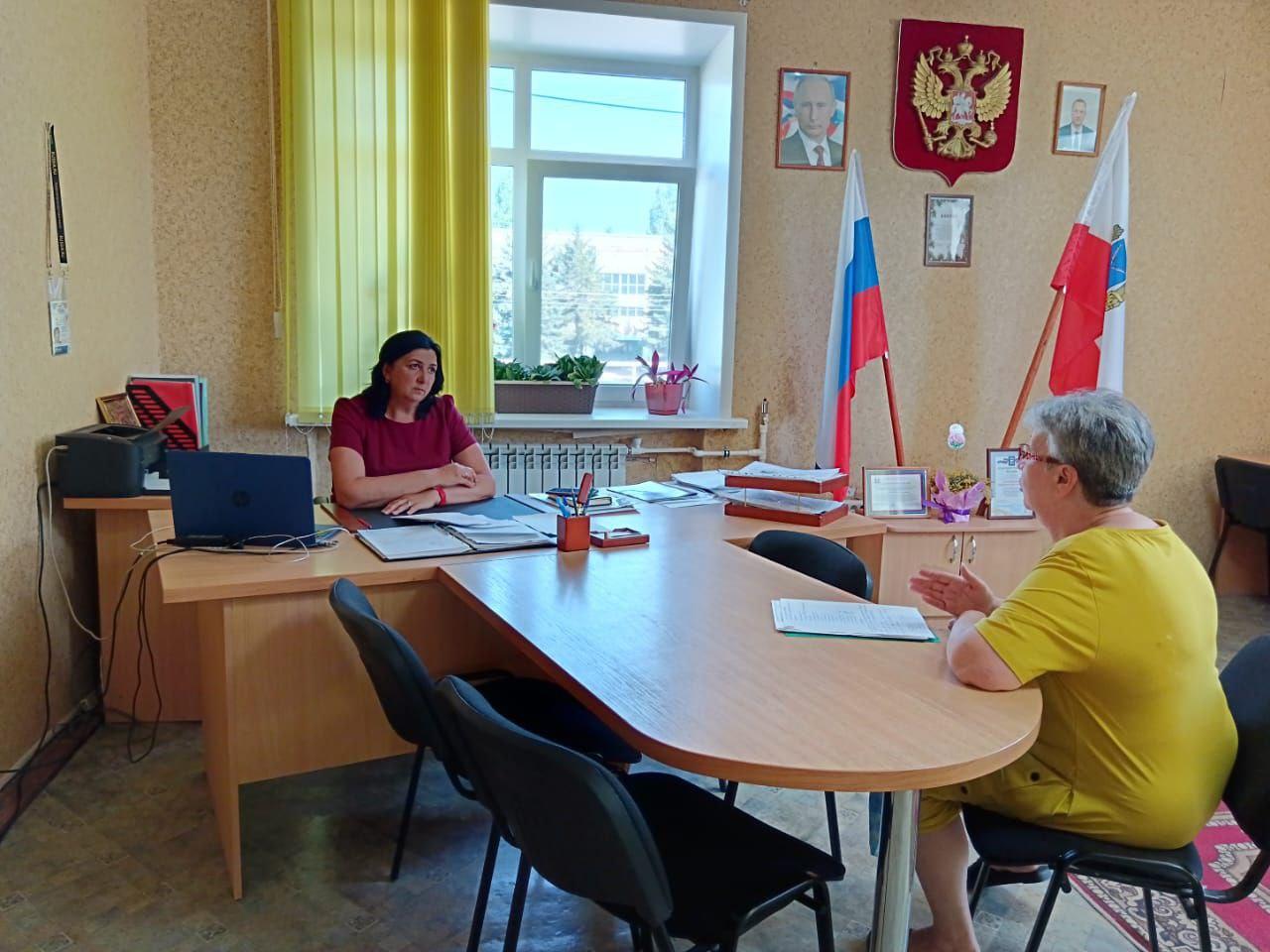 Главой Подлесновского муниципального образования еженедельно проводится прием граждан по личным вопросам..