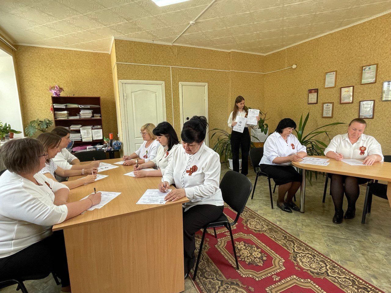 Сегодня сотрудники администрации Подлесновского МО приняли участие в Международном историческом диктанте &quot;Диктант Победы&quot;.