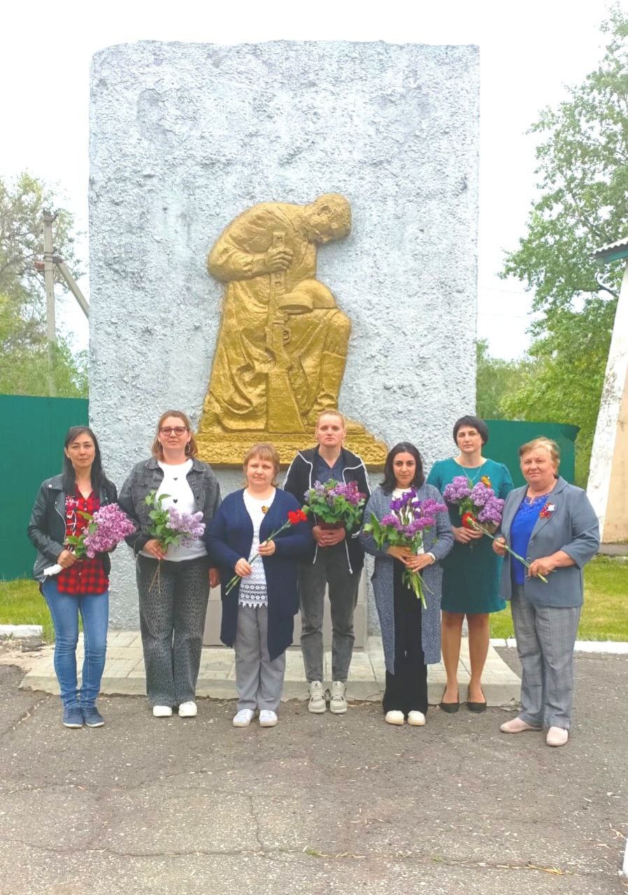Сегодня родители 8Б класса присоединились к акции &quot;Память жива&quot;, посвященной Дню Победы в Великой Отечественной войне.
