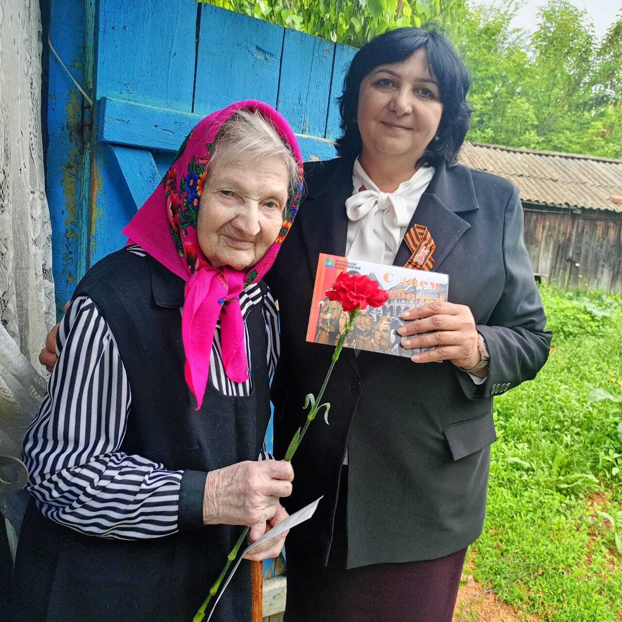 В преддверии 80-летия Победы в Великой Отечественной войне глава Подлесновского муниципального образования Снежанна Кузьминова.