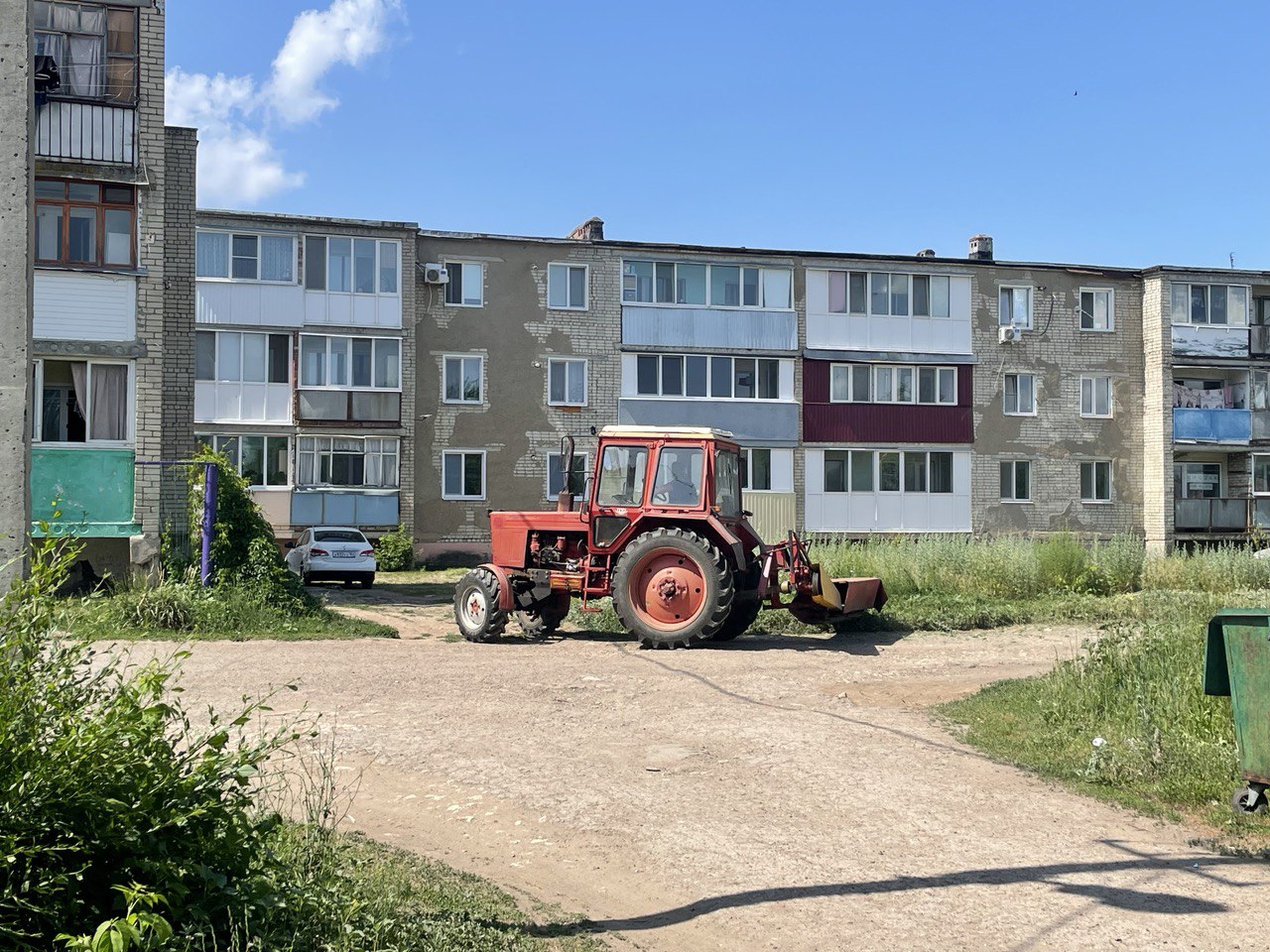 В Подлесновском муниципальном образовании продолжается обкос населенных пунктов.