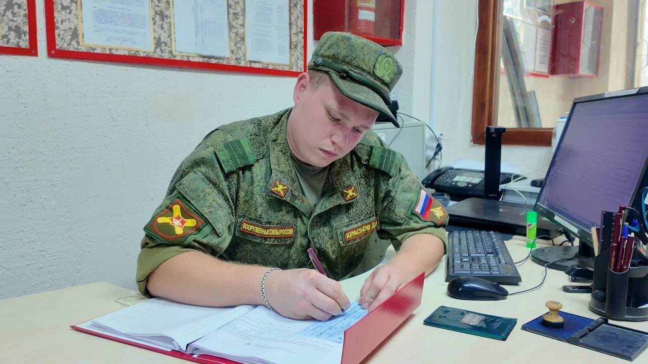 Жители Саратовской области активно заключают контракты с Министерством обороны России для участия в СВО.