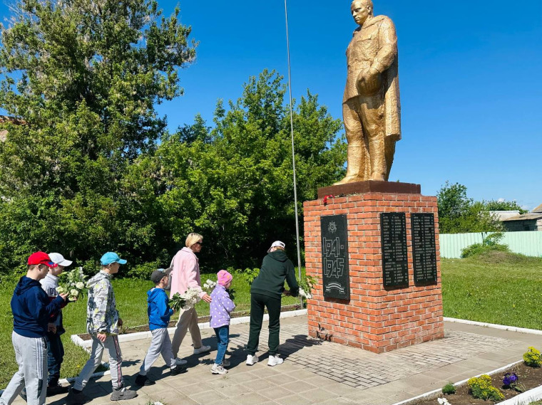 Для воспитанников ГБУ СО «Орловский дом-интернат для детей» была проведена экскурсия по памятным местам села Орловское. Для воспитанников ГБУ СО «Орловский дом-интернат для детей» была проведена экскурсия по памятным местам села Орловское.