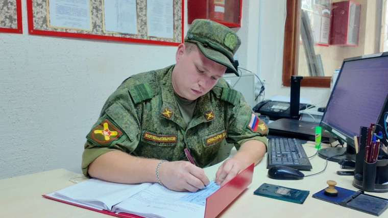 Жители Саратовской области активно заключают контракты с Министерством обороны России для участия в СВО. Жители Саратовской области активно заключают контракты с Министерством обороны России для участия в СВО.